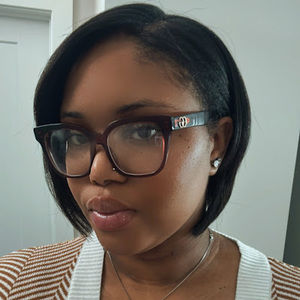 Meet your Posher, Alicia